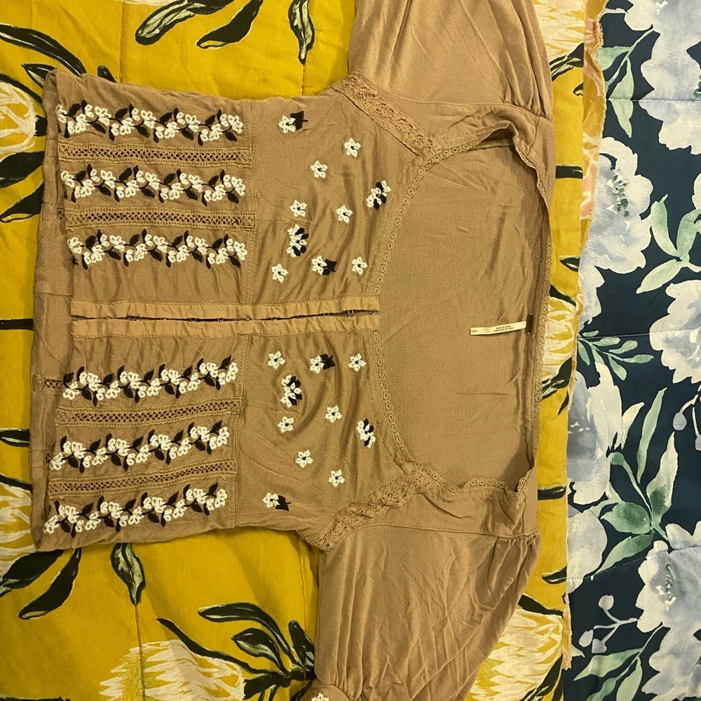 Free people size small tan floral puff sleeve top worn 7x times cute looks new